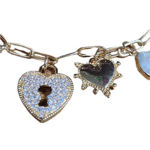 NWT ⚜️👑⚜️ ATTERRI Gorgeous multi charm Necklace - Picture 2 of 7